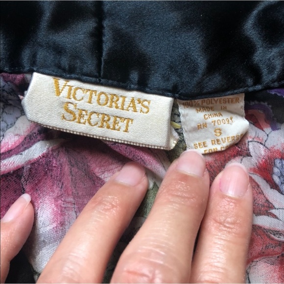 Victoria’s Secret Vintage gold label cropped satin- like button up top. Size S - Picture 4 of 8